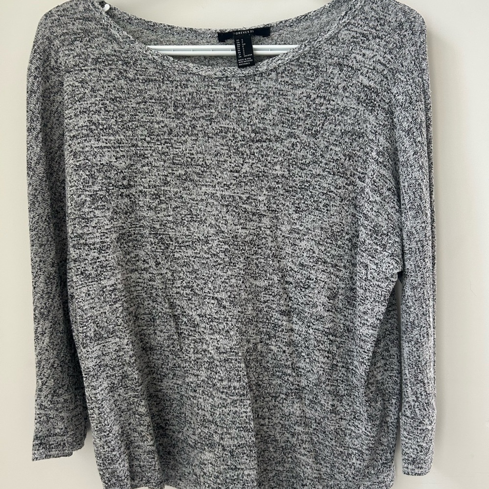 Gray Knit Top 3/4 Sleeve